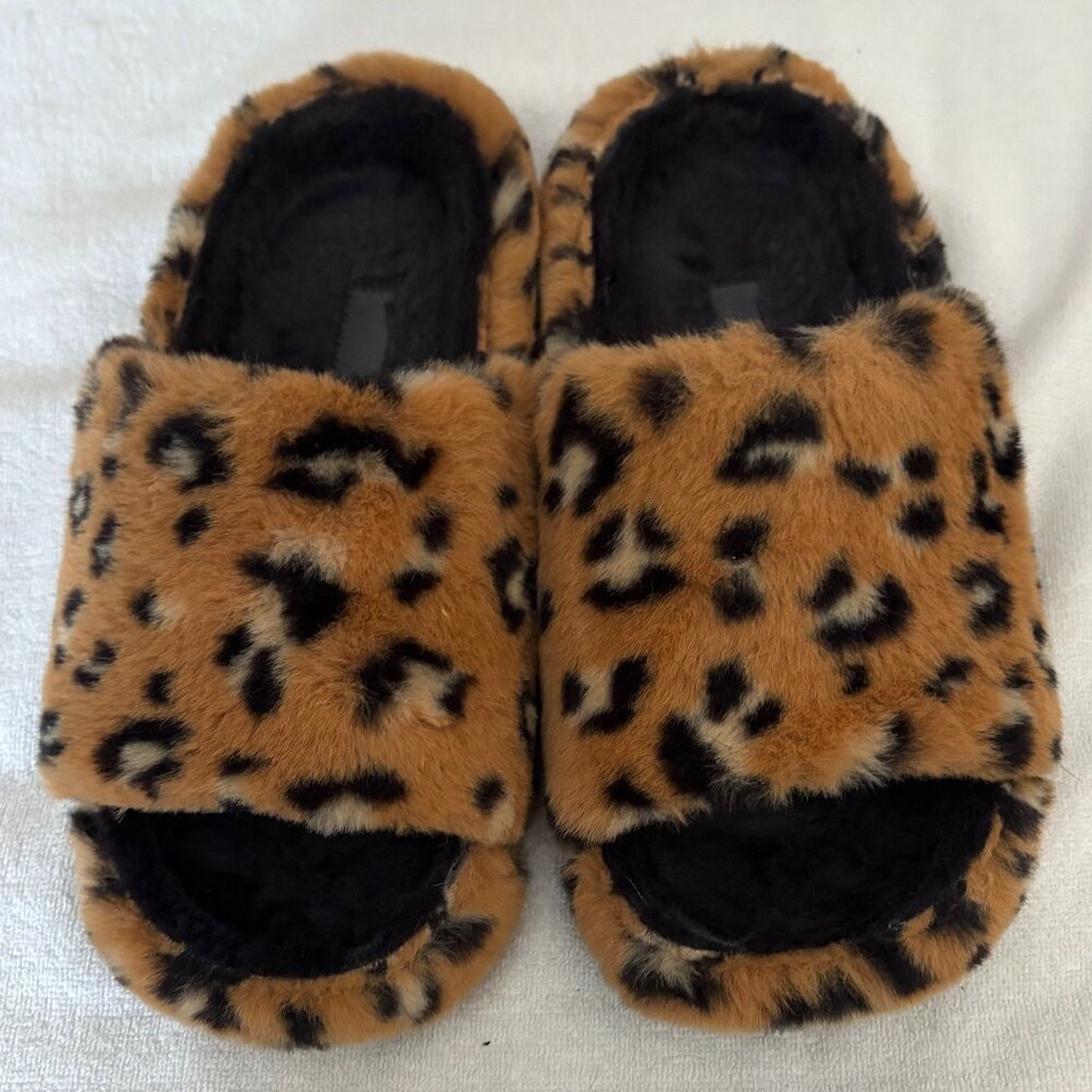 Crocs Leopard Fur Slide Slipper, Size 6
